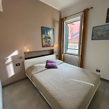 Caruggio 49 Attico Con Parcheggio * 세스트리레반떼